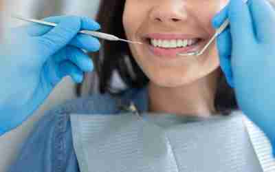 Diferencia entre curetaje y limpieza dental para cuidar tu salud bucal
